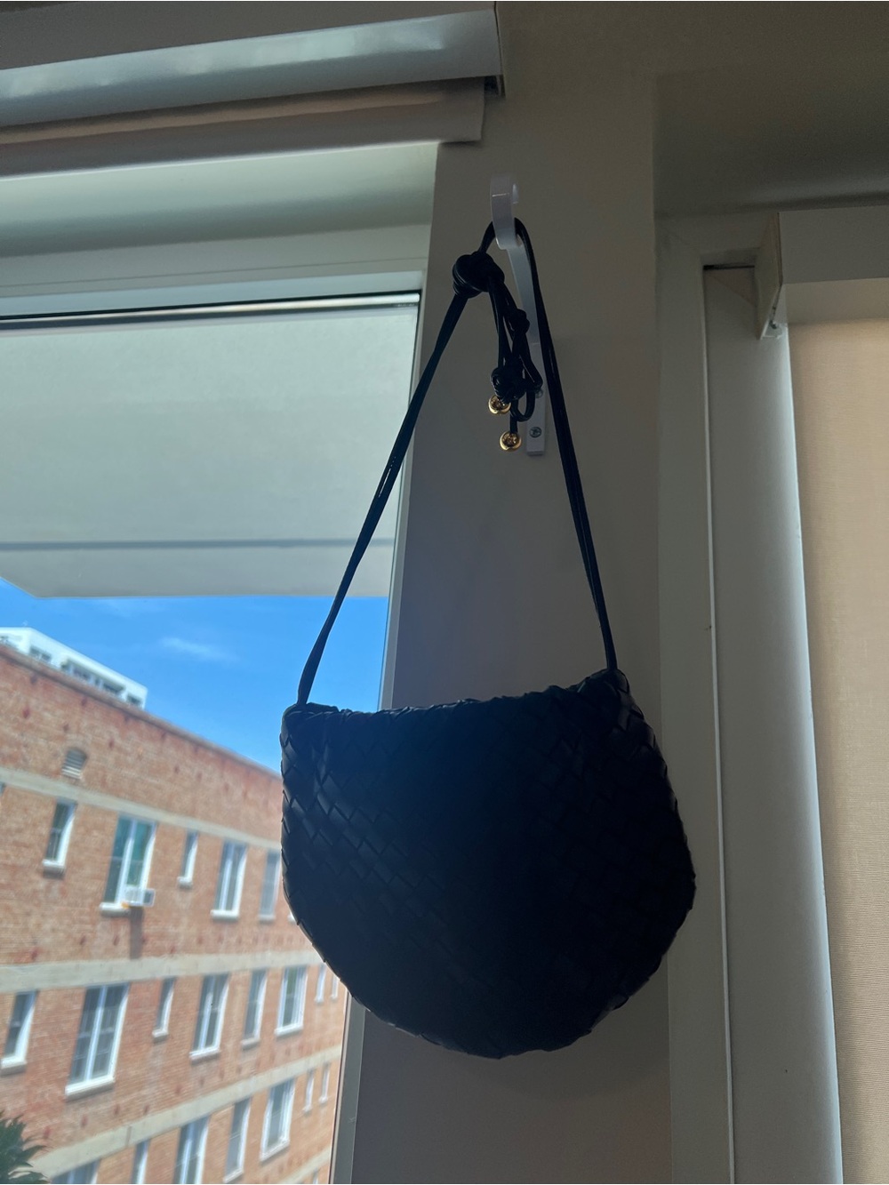 Bottega Veneta Black Woven Half-Moon Shoulder Bag - Picture 3 of 5
